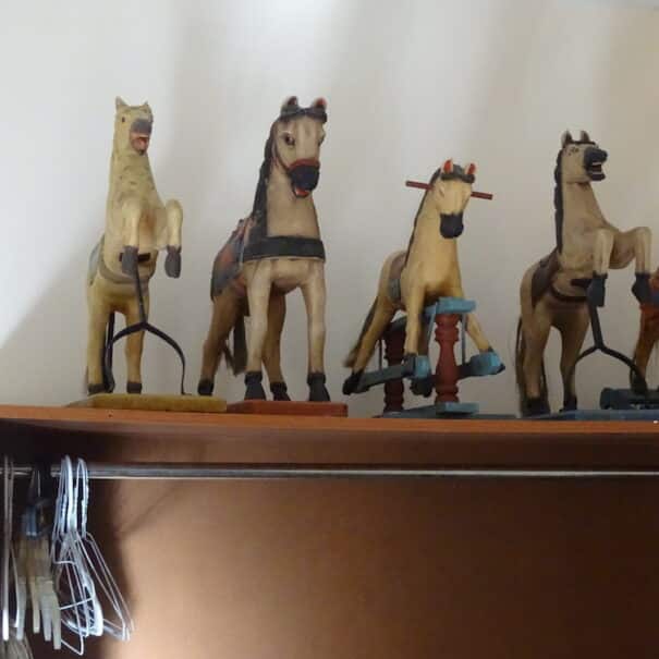 finca-las-libelulas-pedasi-panama-cuarto-room horses
