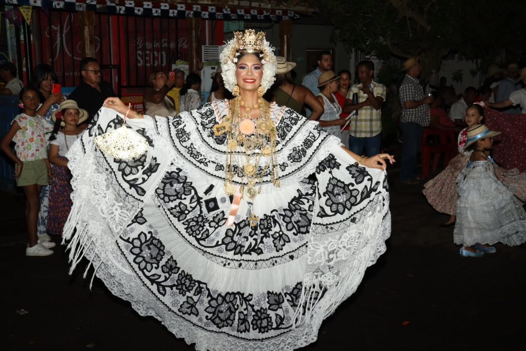 fiestas patrias pedasi reina carnavales panama queen pollera 8 Festivities in Azuero You Should Visit fiestas patrias pedasi reina carnavales panama queen pollera 8 Festivities in Azuero You Should Visit