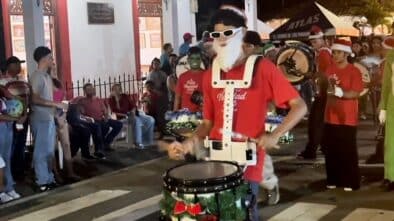 desfile navidad pedasi christmas parade panama band drummer tambor banda Christmas Parade in Pedasi 2025