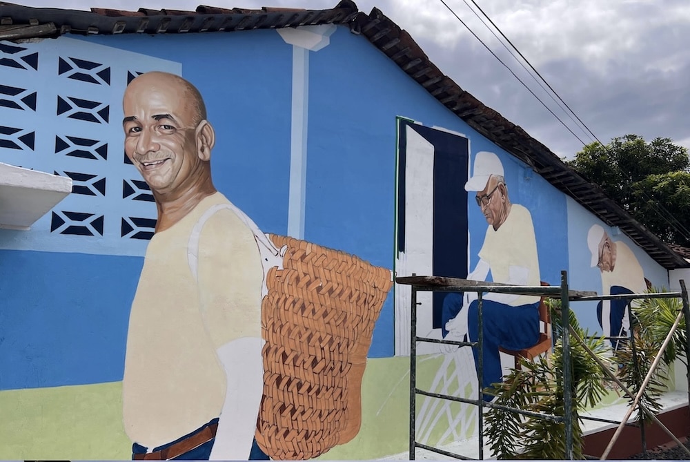 ruta de murales murals pedasi colorido arte elaboracion del motete jasson saenz Pedasi Mural Route: a way to Explore the Town